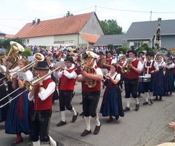 Bezirksmusikfest Kirchhaslach Umzug